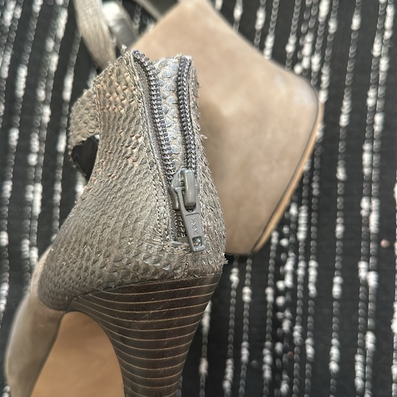 Jessica Simpson platform bootie in a stone/tan color- never worn - Picture 3 of 7
